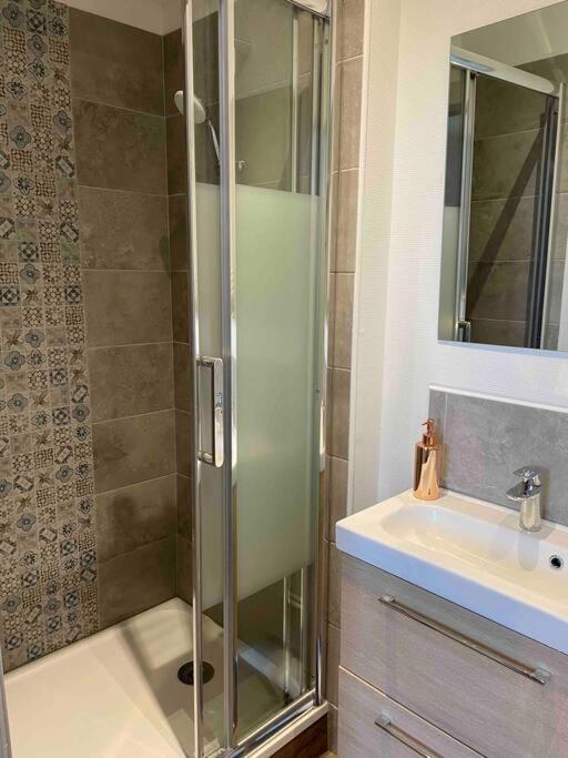 T2 Face Gare Sncf Appart Hotel Le Cygne 1 Bourges Ngoại thất bức ảnh